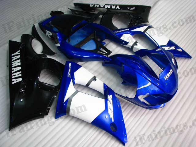 Aftermarket fairings for 1999 to 2002 YZF R6 white/blue/black scheme. - Click Image to Close
