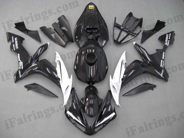 Aftermarket fairings for 2004 2005 2006 YZF R1 red/black scheme.