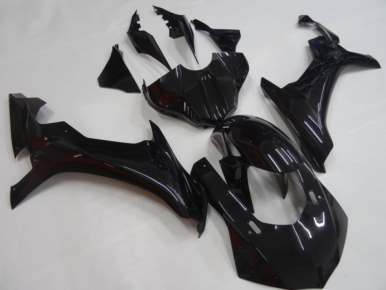 Motorcycle fairings for 2015 2016 Yamaha YZF-R1 glossy black. - Click Image to Close