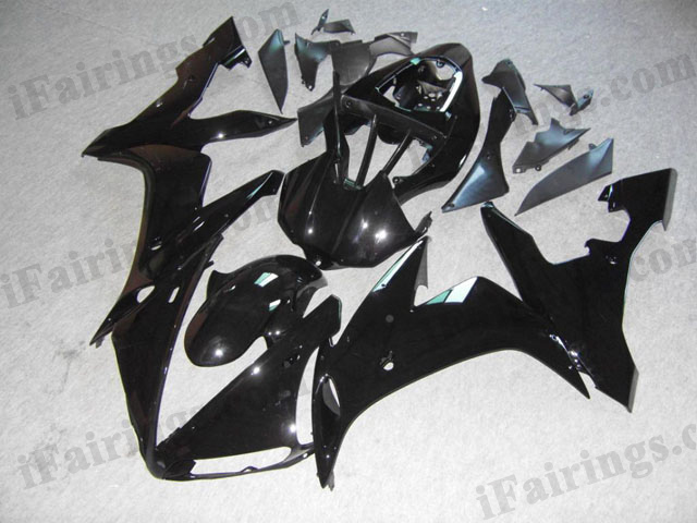 Replacement fairings for 2004 2005 2006 YZF R1 glossy black scheme.