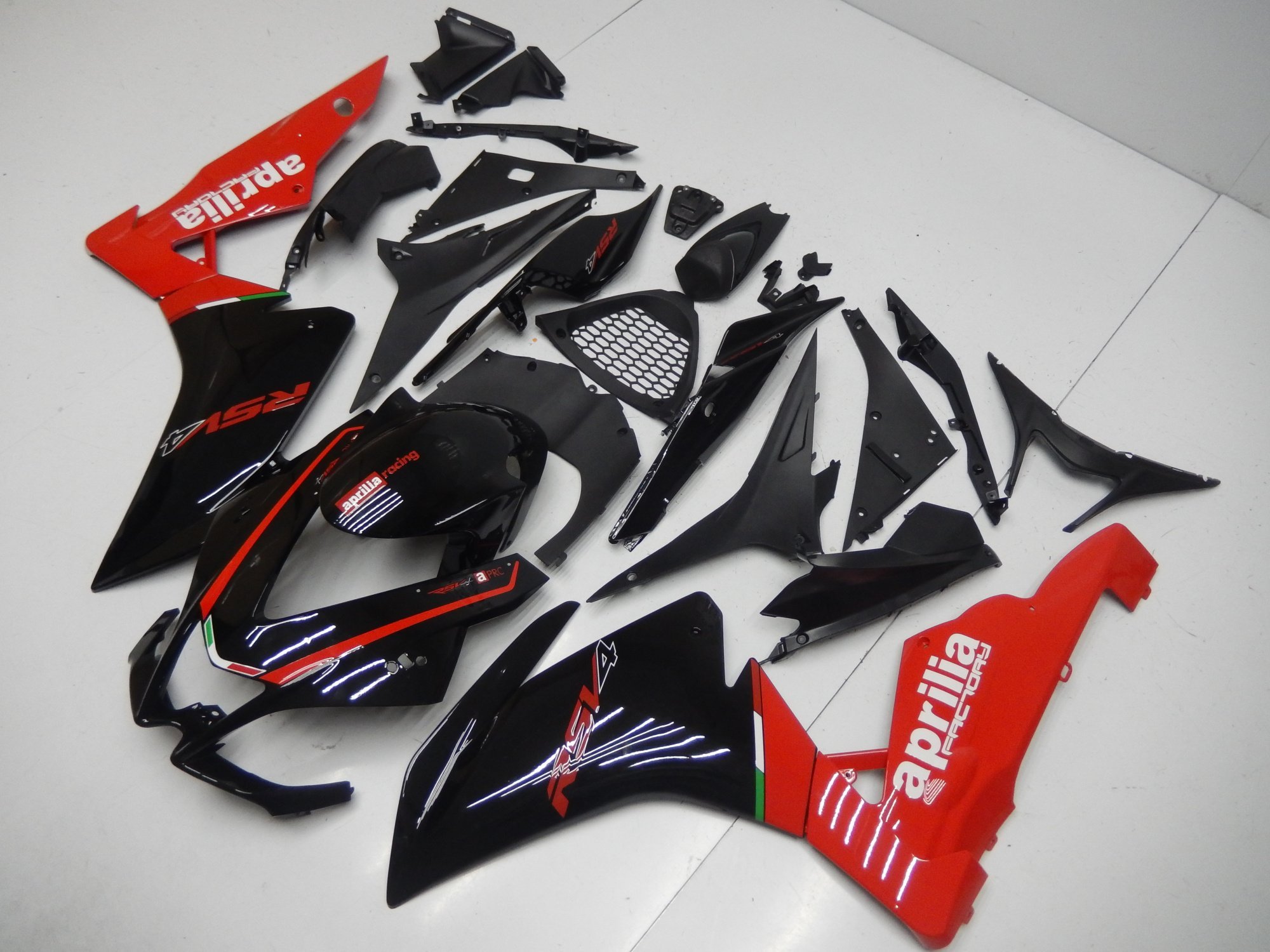 RSV4 2009 2015 BLACK AND RED OEM - Click Image to Close