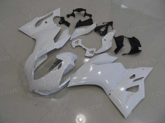 Motorcycle fairings/bodywork for Ducati 899/1199 in pearl white color.