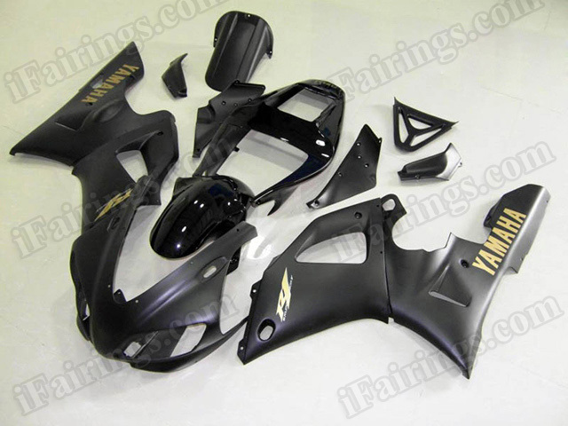 Motorcycle fairings/body kits for 1998 1999 Yamaha YZF R1 black with gold stickers.