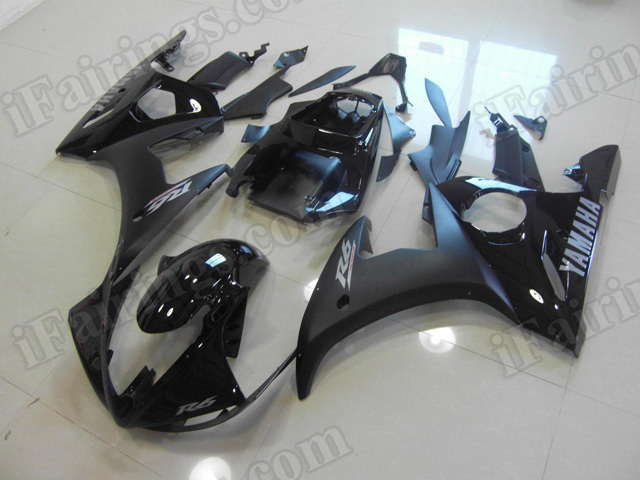 Motorcycle fairings/body kits for 2003 2004 2005 Yamaha YZF R6 black with chrome stickers.