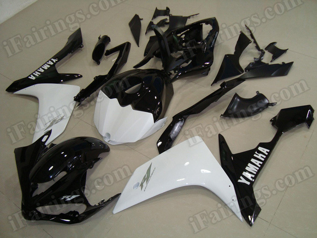 Motorcycle fairings/body kits for 2007 2008 Yamaha YZF R1 black and white.