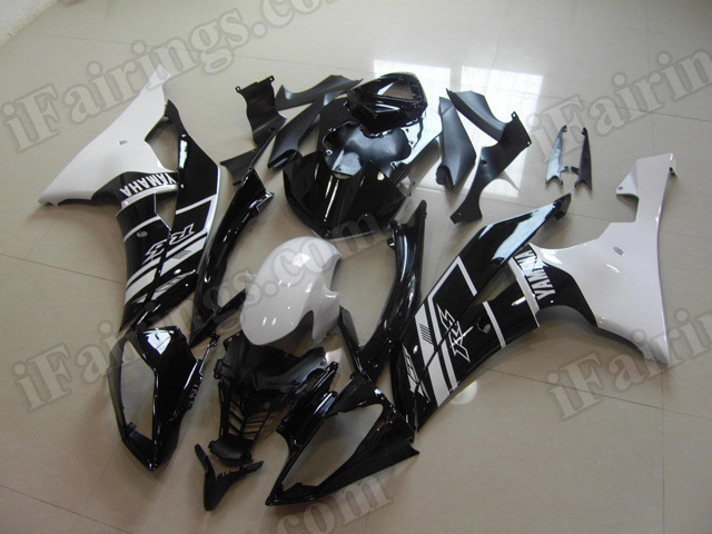 Motorcycle fairings/body kits for 2008 to 2015 Yamaha YZF R6 black and white.