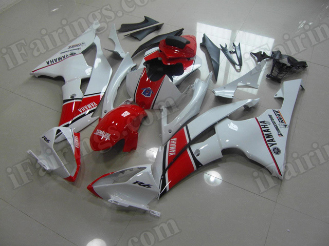 Motorcycle fairings/body kits for 2008 to 2015 Yamaha YZF R6 red and white.