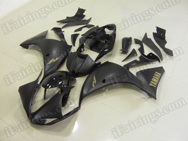 Motorcycle fairings/body kits for 2009 2010 2011 Yamaha YZF R1 black with gold stickers.