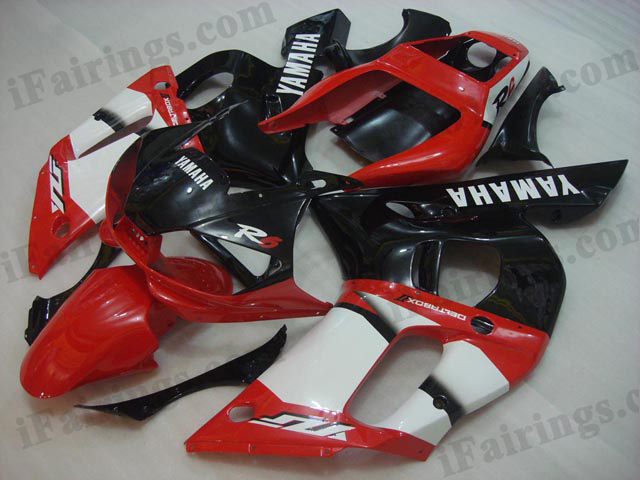 Replacement fairings for 1999 to 2002 YZF R6 red/white/black.