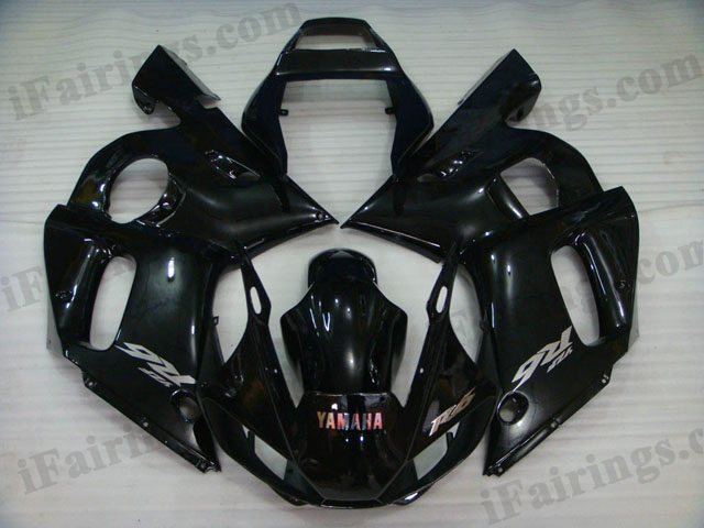 Replacement fairings for 1999 to 2002 YZF R6 glossy black