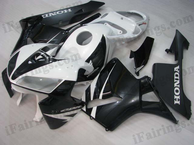 2005 2006 CBR600RR white and black fairings and body kits.