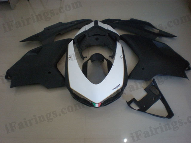 replacement fairings for Ducati 848/1098/1198 matt white and matt black.