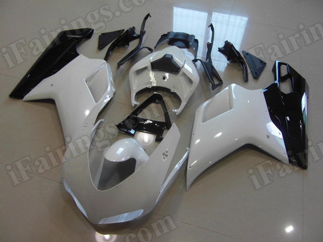 Motorcycle fairings for Ducati 848/1098/1198 pearl white and glossy black.